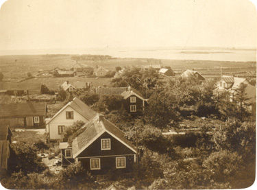 Lngrens by med Skret i bakgrunden, ca 1925 (foto Ernst Berglund)